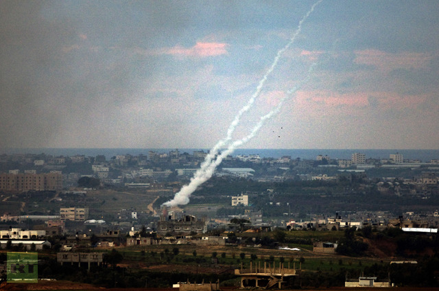 A smoke trail of a Palestinian rocket launched from the Gaza Strip into Israel is seen on December 29, 2008 from the Israeli-Gaza border (AFP Photo / Menahem Kahana)